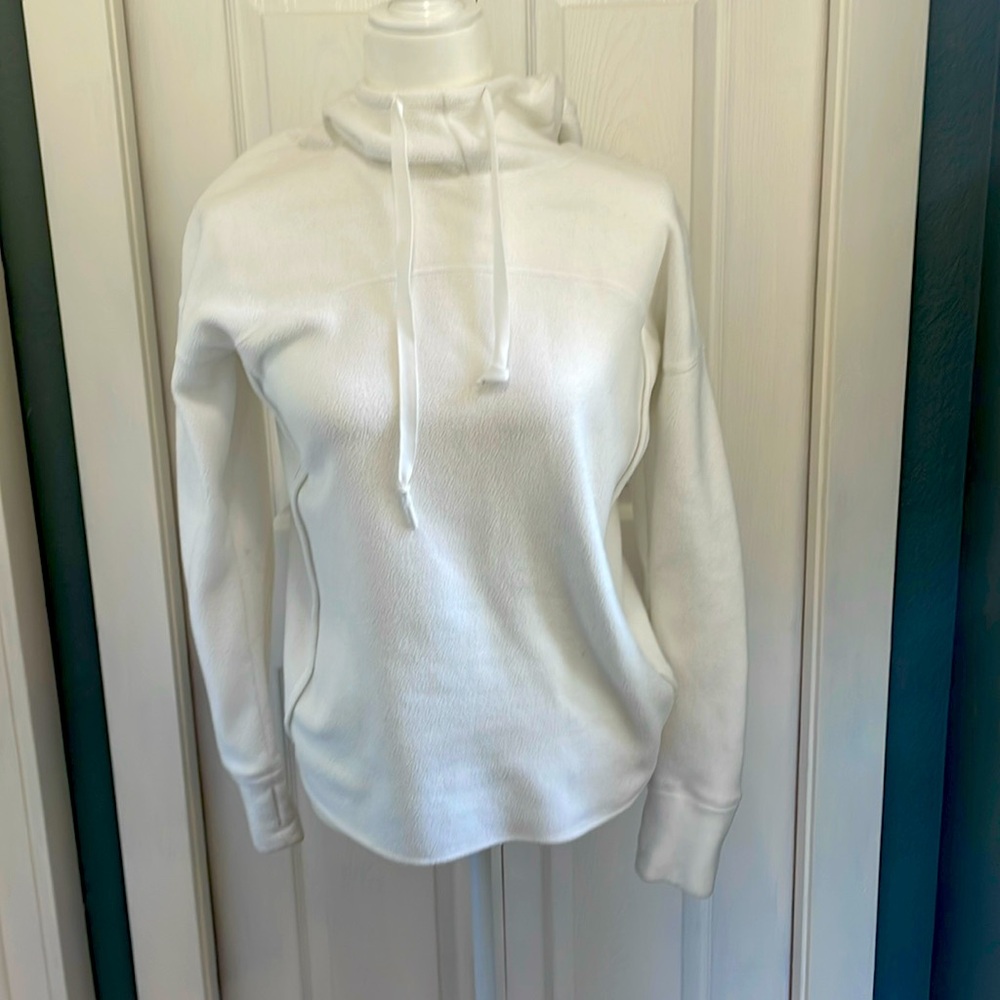 White Gap Fit pullover with hoodie.